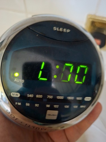 Bush 312 alarm clock radio - alarm,